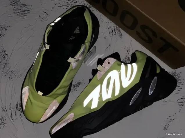 hype MNVN Adidas FY3727 Boost 700 Yeezy Phosphor 0613